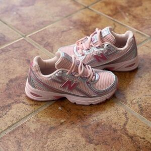 Size 7.5 Women's and Men's 6 - Atmos Pink x New Balance 740 Pink Holiday